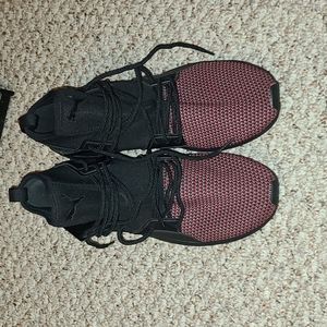 PUMA Men’s Black and Burgundy Knit Athletic Sneakers
